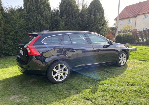 Volvo V60 cena 38000 przebieg: 109379, rok produkcji 2014 z Tarnów małe 232